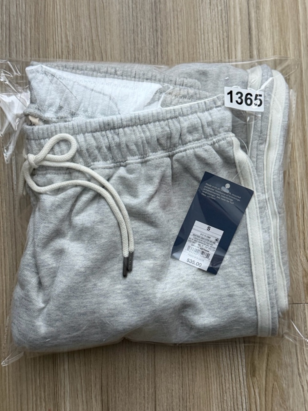 Universal Thread™ Women's Mid-Rise Straight Leg Track Sweatpants - Gray - S - Picture 11 of 11